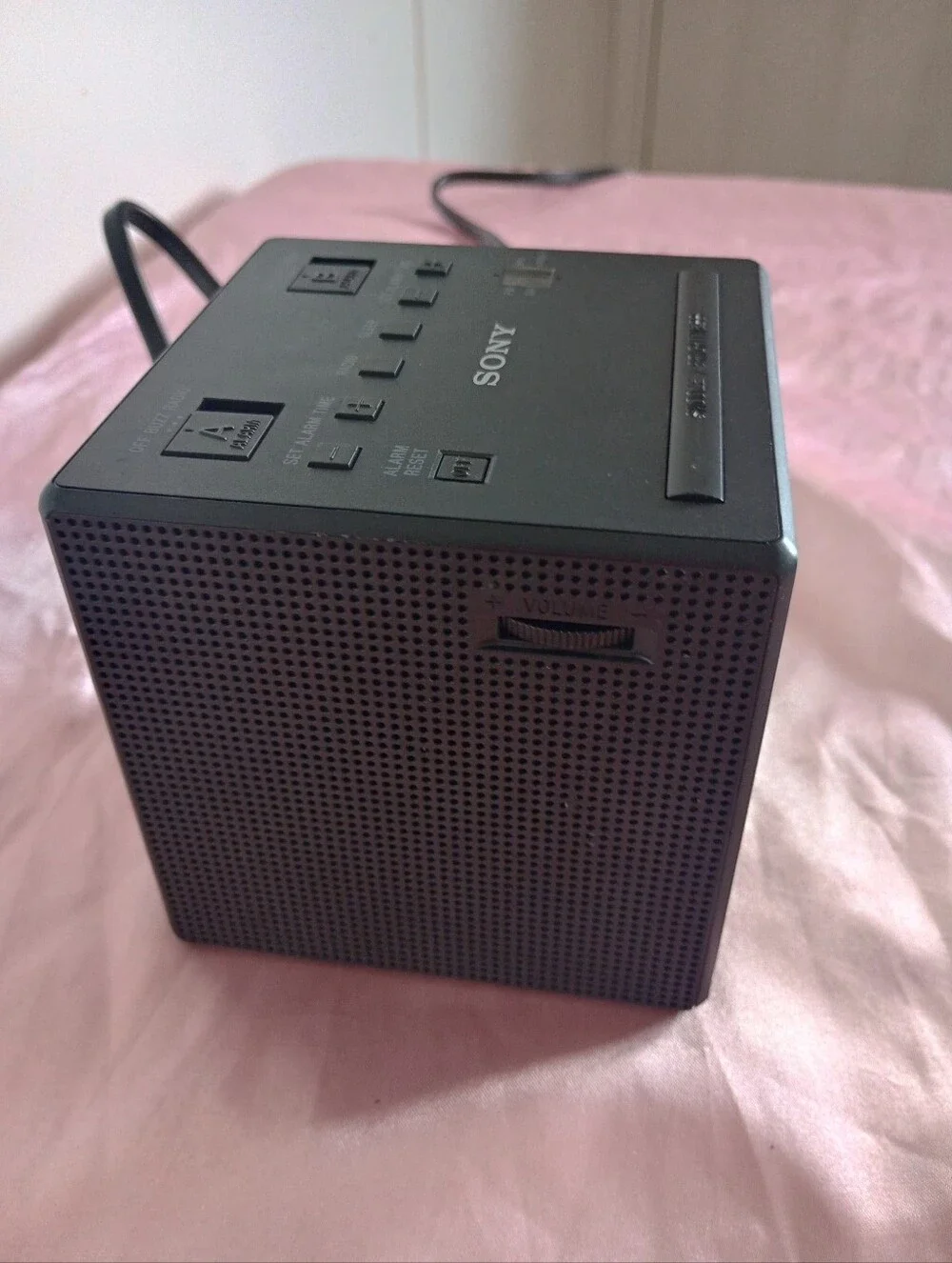 Sony ICF-C1T Cube FM/AM Clock Radio with Dual Alarm Clock Black